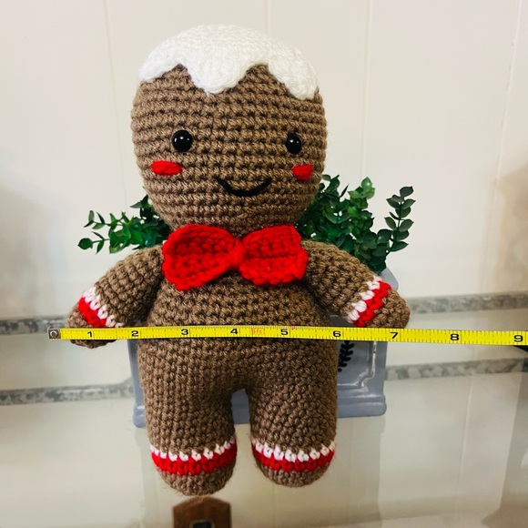 Crocheted Gingerbread with Icing - Picture 4 of 4